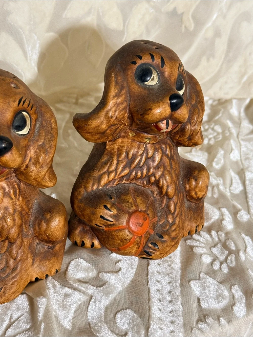 Kitschy Vintage mid-century ceramic cocker spaniel salt and pepper shaker set